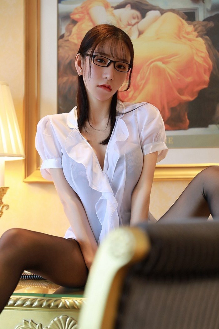 黑丝女秘书