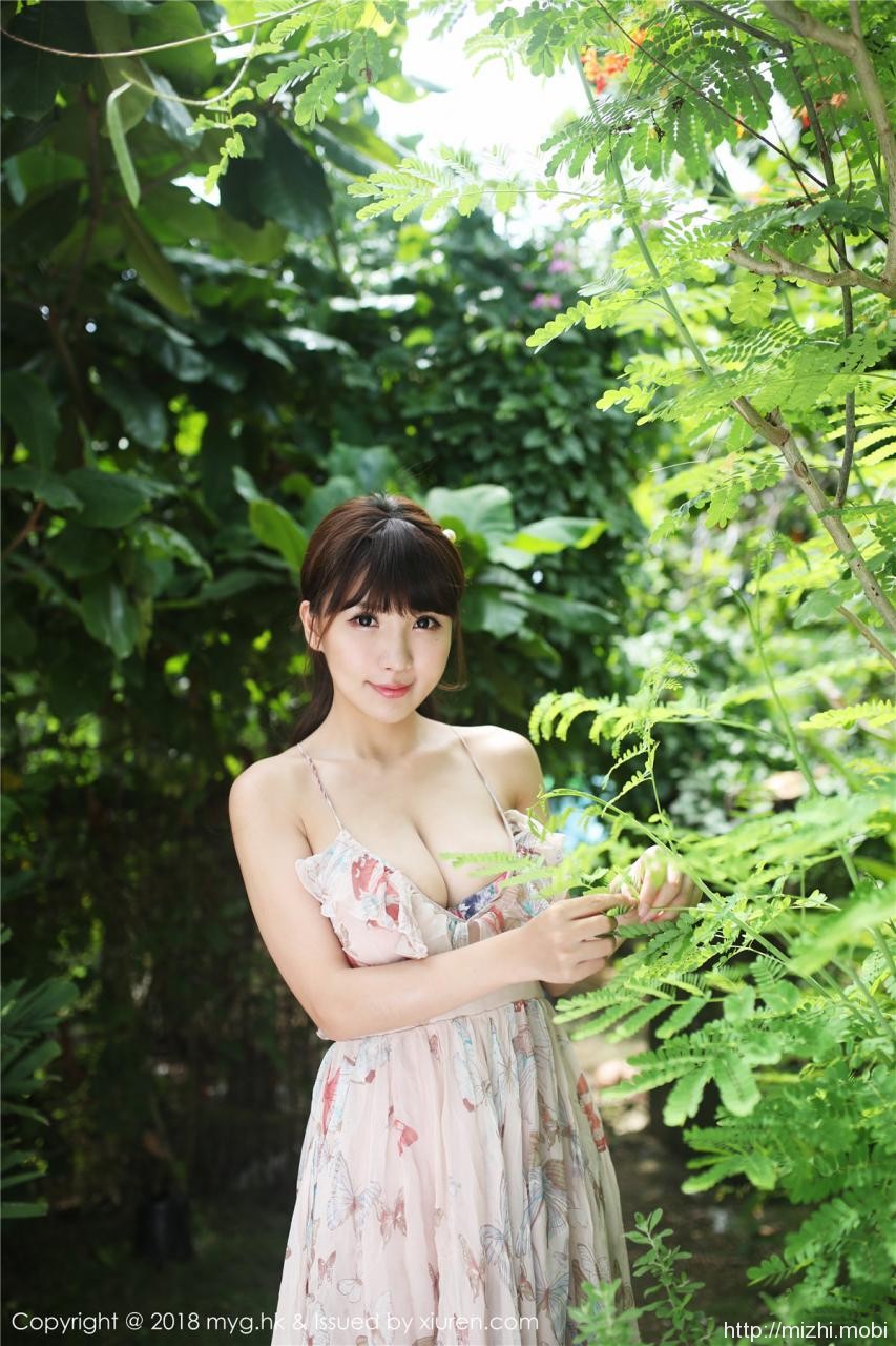 清纯美女晓茜sunny碎花裙甜美外拍