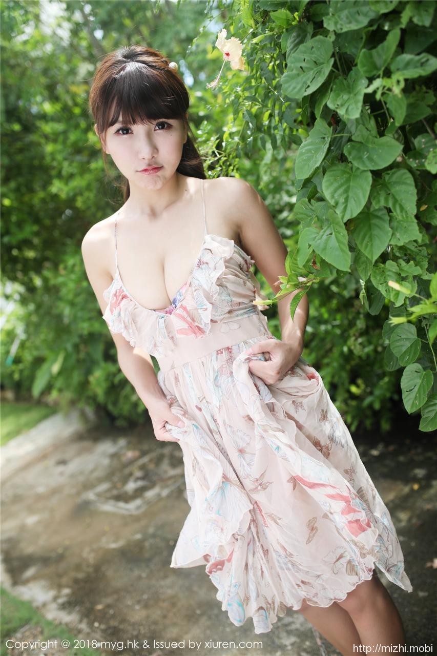 清纯美女晓茜sunny碎花裙甜美外拍